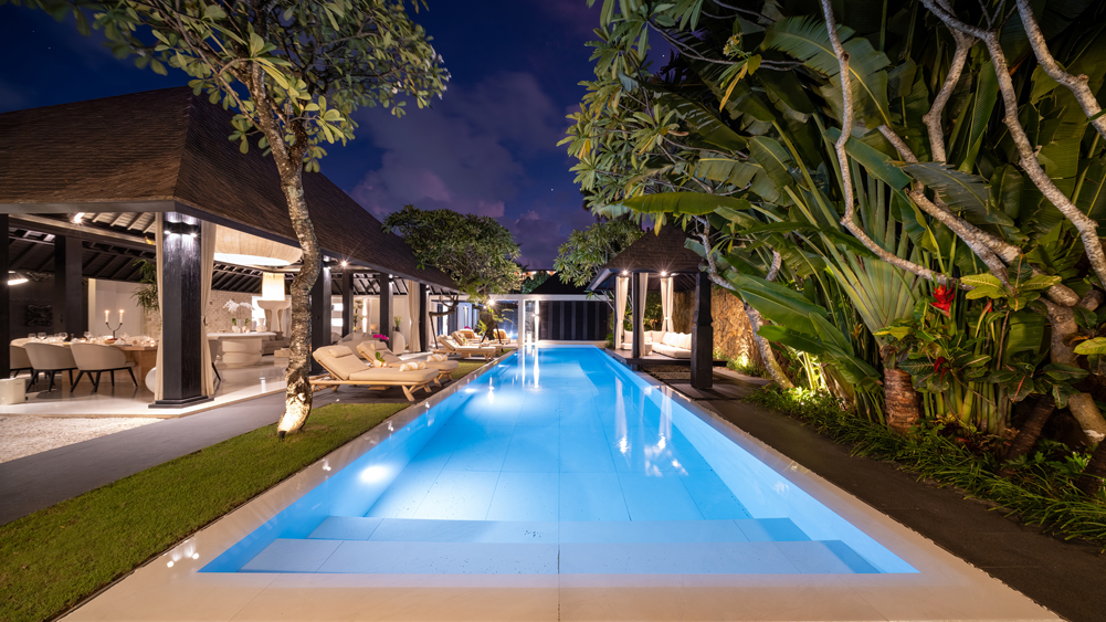 Elite Havens - Des Indes II - Seminyak Bali Indonesia - Serene pool area at night